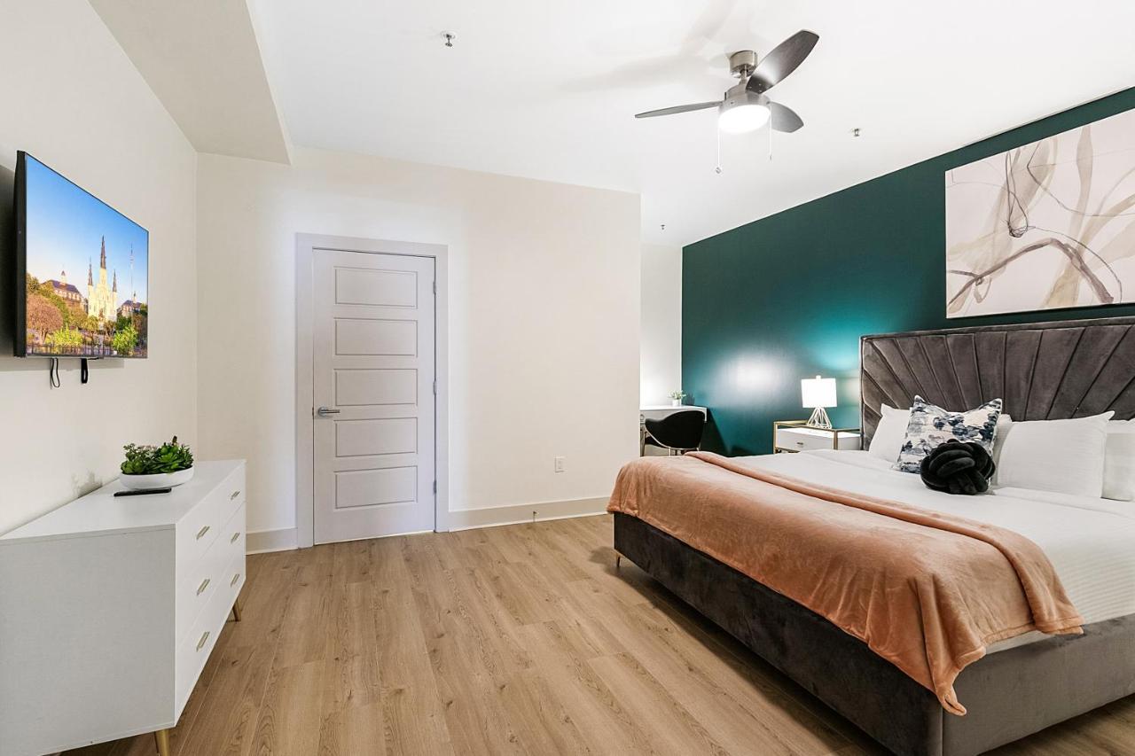 Chic 4bed Oasis Steps From French Quarter Magic! Apartment
