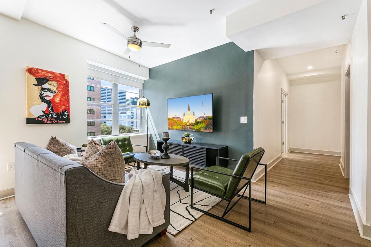 Chic 4bed Oasis Steps From French Quarter Magic! Apartment