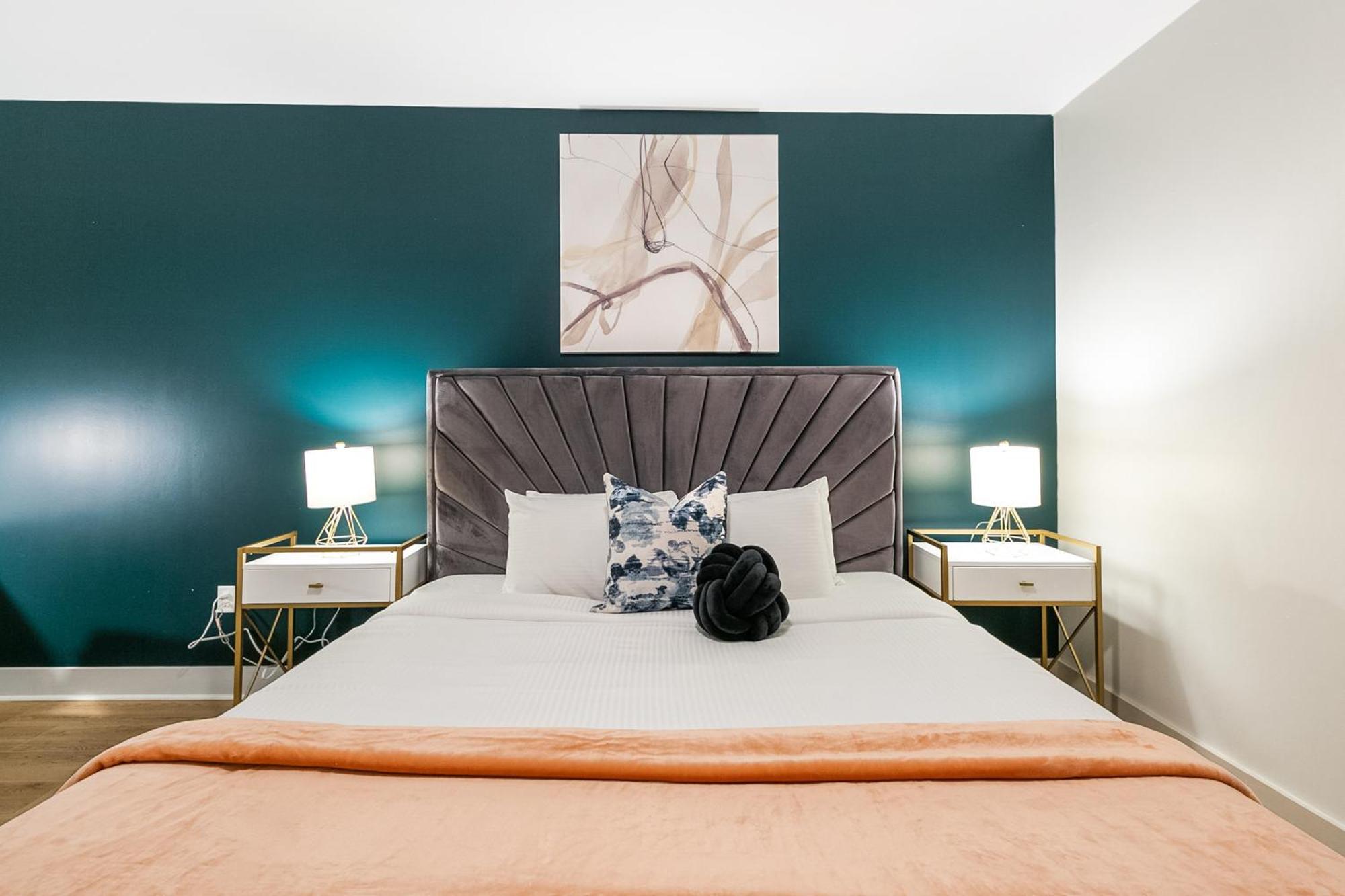 Chic 4bed Oasis Steps From French Quarter Magic! Apartment