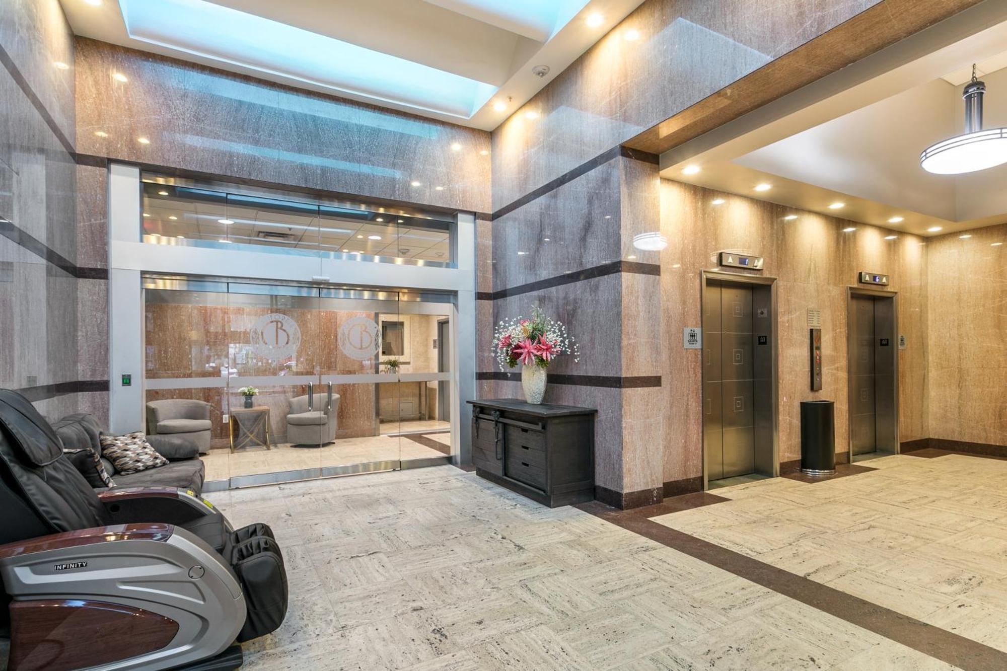 Chic 4bed Oasis Steps From French Quarter Magic!